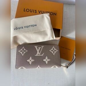 Louis Vuitton Monogram Zippy Wallet